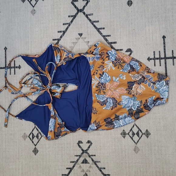 One piece swimsuit - Picture 5 of 8